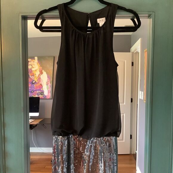 Cache Flapper Style Sequined Dress. - Picture 2 of 7